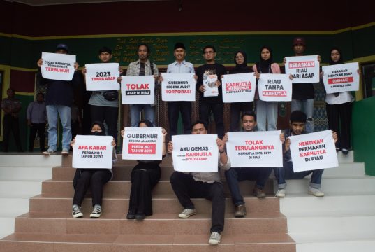 Aksi Damai Gerakan Menolak ASap (GEMAS) di gedung DPRD Riau | IST