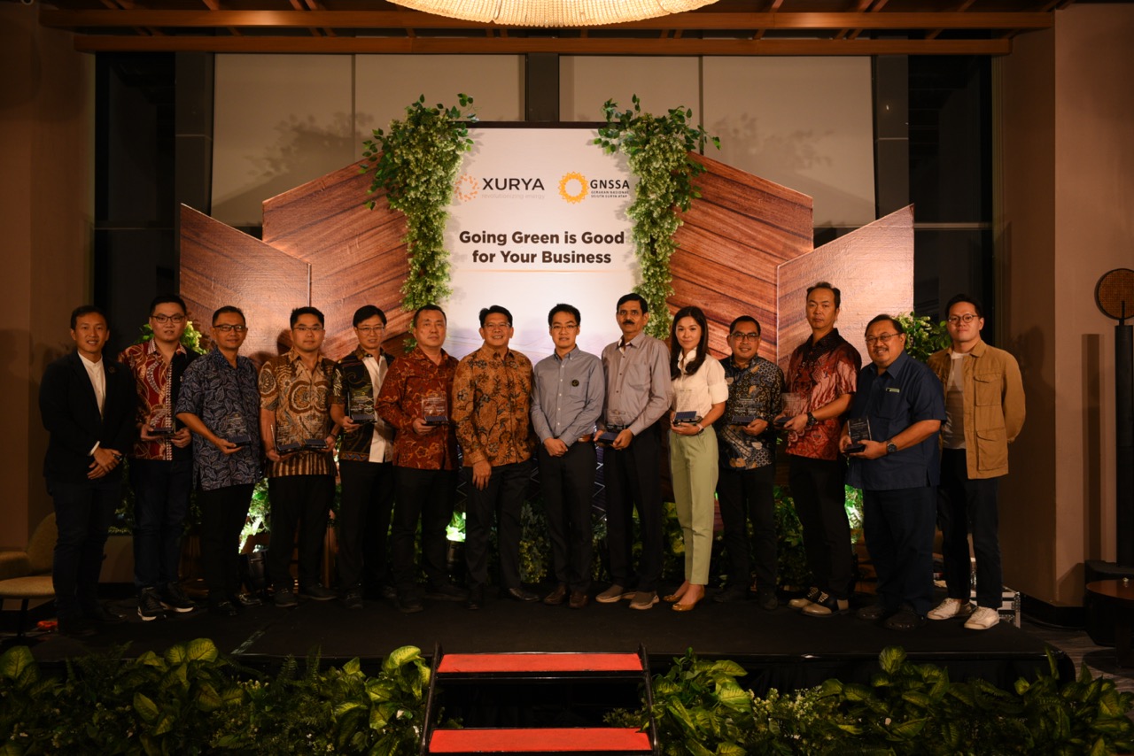 Tim Manajemen Xurya bersama dengan Perusahaan Sekitar Jawa Timur yang Sudah Melakukan Instalasi PLTS Atap | IST