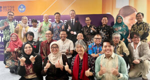 Para penerima GGP Teacher Training Grant berfoto bersama Dubes Inggris untuk Indonesia dan Country Director British Council Indonesia |IST