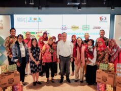 Foto bersama Nestlé Indonesia, tim Foodbank of Indonesia, dan para relawan FOI yang hadir. | IST
