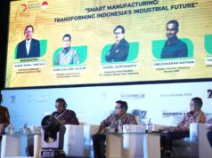 Tonny Hendro Kusumo, Business Vice President Industry & Process Automation, Schneider Electric Indonesia, Lingeswaran Nathan, Country Director Indonesia Monitor ERP, Daniel Suryananta, Executive Vice President PT. Akebono Brake Astra Indonesia, Ronggolawe Sahuri, Director of Electronic and Telematics Industry, dan Made Dana Tangkas, Chairman of Indonesia Automotive Institute (IOI), dalam panel diskusi bertema Smart Manufacturing: Transforming Indonesia's Industrial Future.